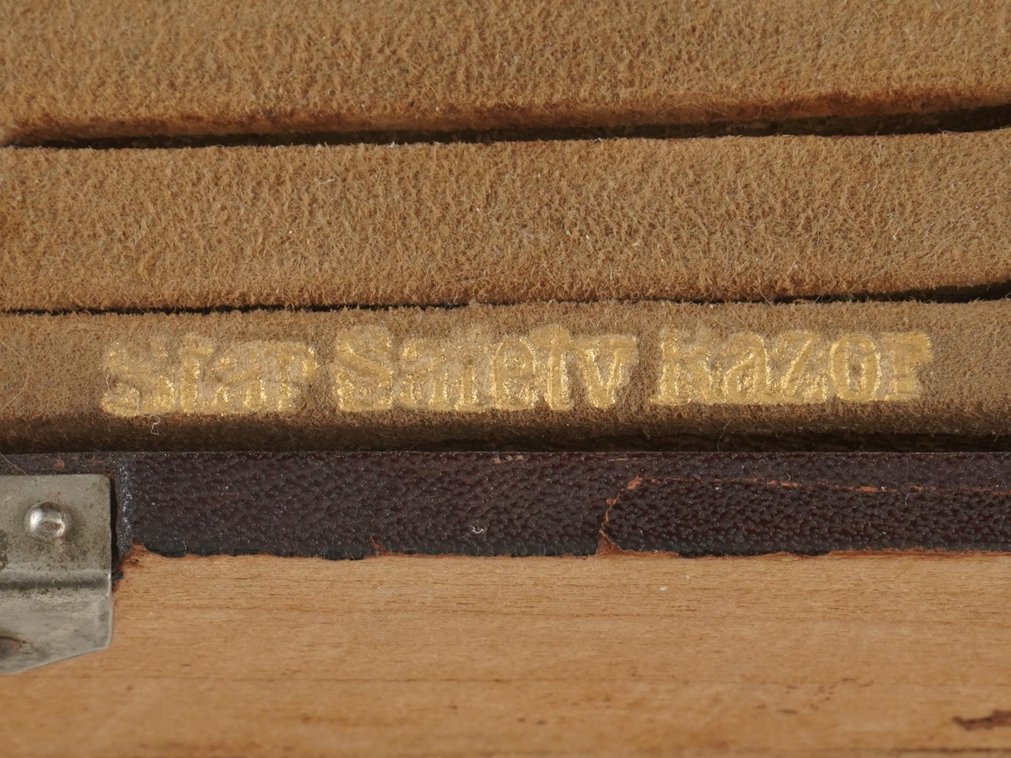 THREE ANTIQUE VINTAGE AMERICAN RAZORS IN BOXES PIC-11